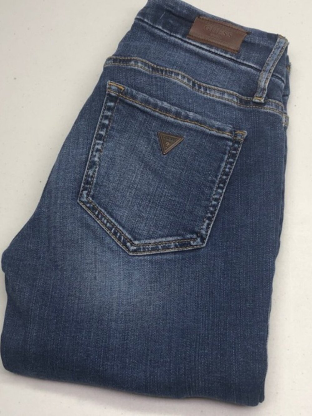 GUESS POWER CURVY SKINNY JEANS 26x29 ⭐️